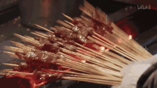 9,甩黄老师版《深夜食堂》3条街不止.虽然可能在