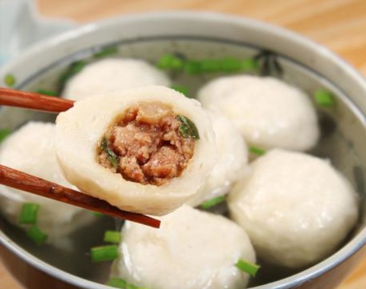 "鱼腐","鱼脯",是用鱼肉斩茸,加蛋清,淀粉搅拌上劲,挤成小丸子,入微