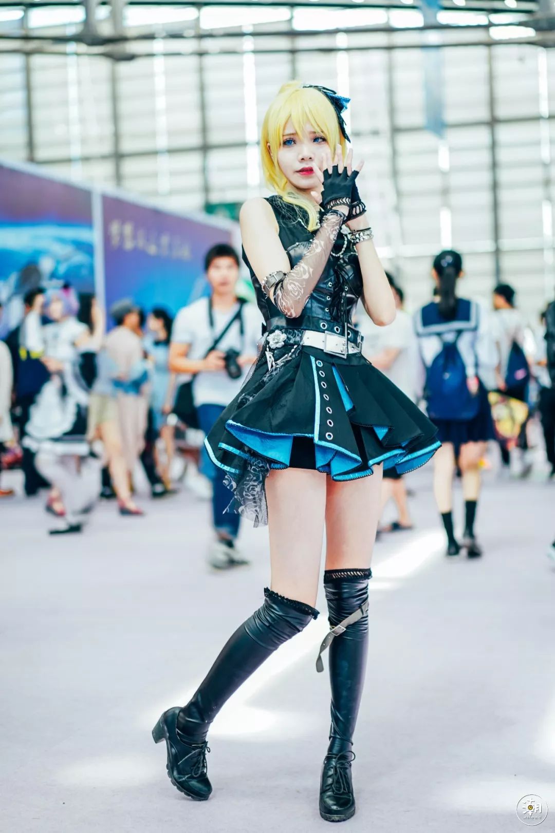 九朵嘛代,咦?屏幕好像脏了?出.出现了!女装大佬斯高咦!