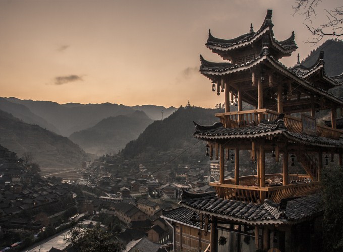 除了看夜景逛古街你还能在西江千户苗寨做什么