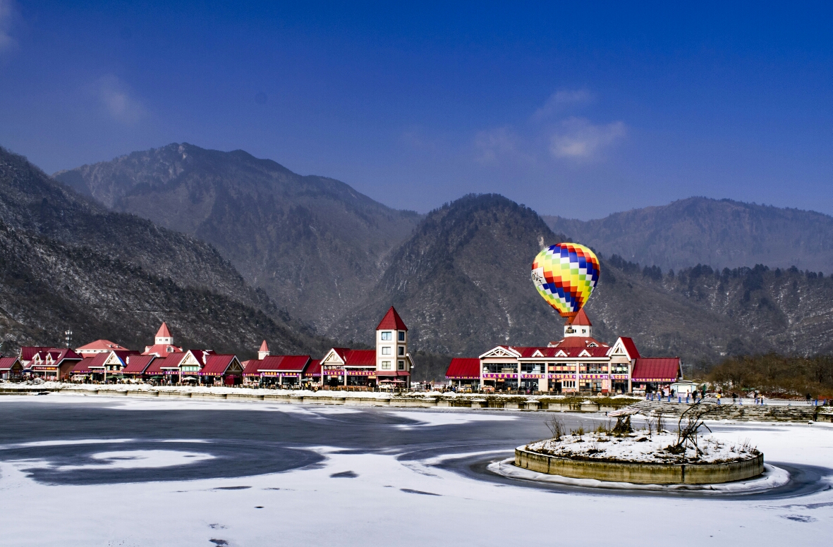 西嶺,窗含,映雪湖,日月坪,陰陽界.