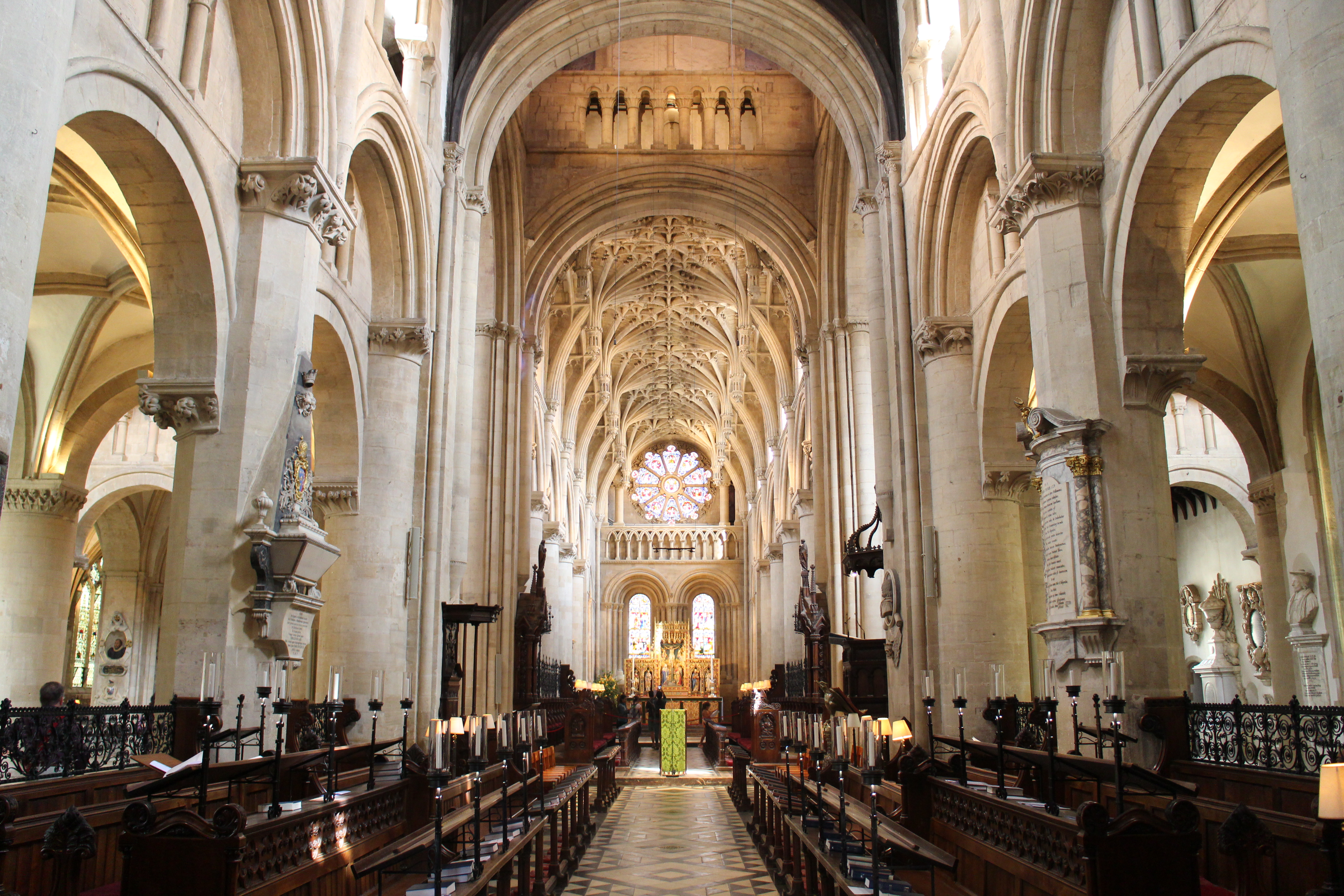 英国牛津大学比斯特购物村10小时中文包车游寻访名校学府嗨玩血拼购物