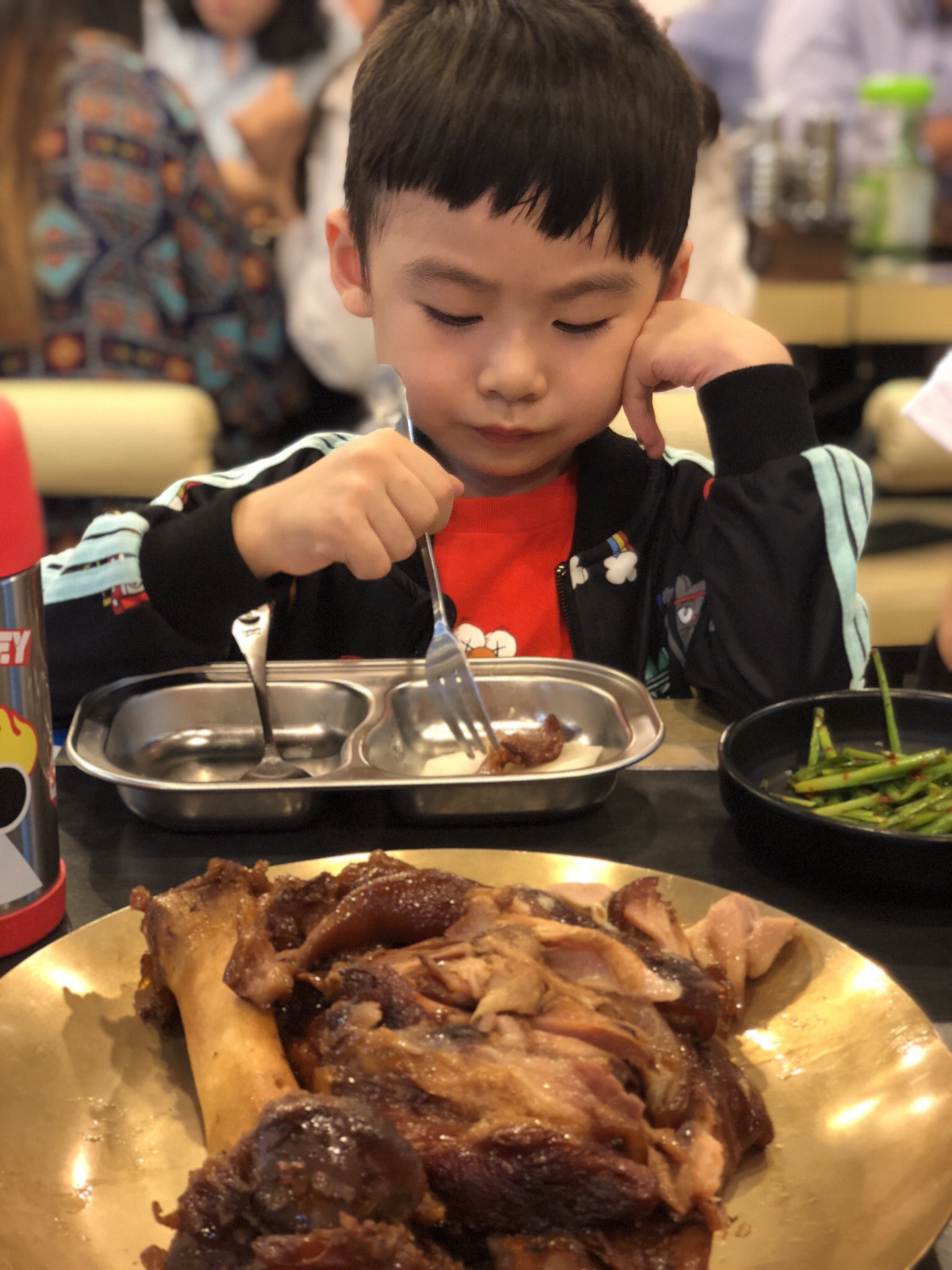 首尔美食-满足五香猪蹄