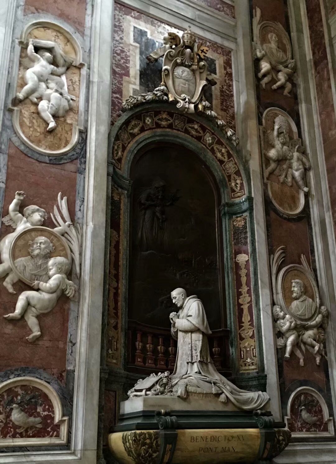 埃菲尔铁塔和自由女神 埃菲尔铁塔与自由女神忠贞的守护着塞纳河 法国