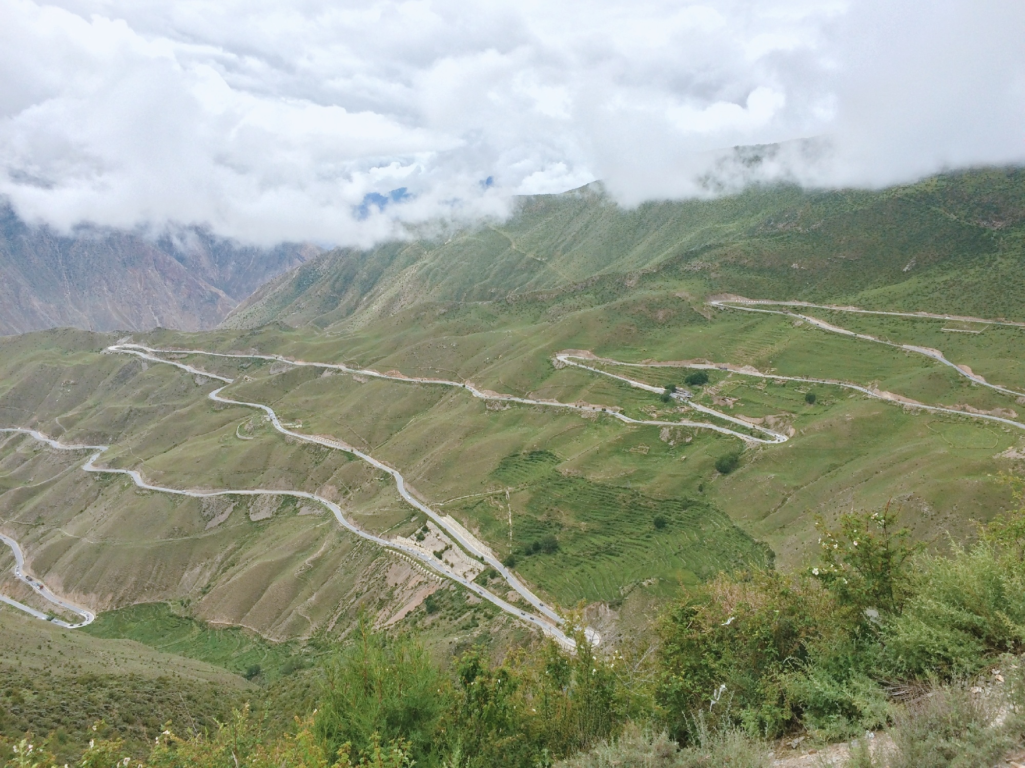 听说折多山是川藏线上最难翻越的山,你同意这种说法吗?