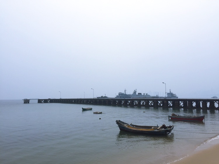 铁码头位于威海刘公岛,是北洋海军舰艇的