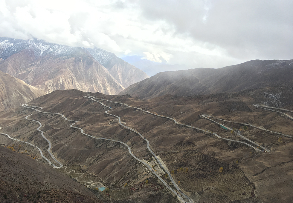 推荐摄影:邦达草原,邦达214国道与318国道交汇处