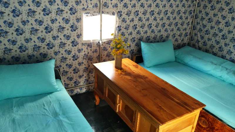 然乌湖旁边住宿推荐哪家好?然乌湖湖边渡外云居客栈帐篷怎么样?