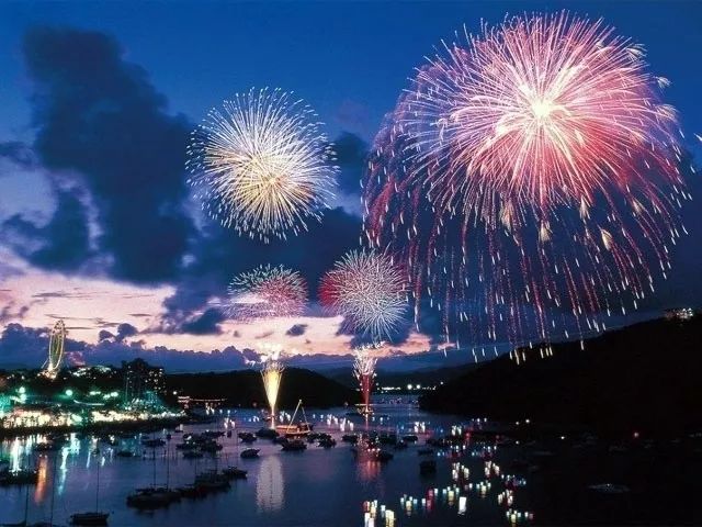 日本花火大会丨烟花,海滩和啤酒,夏天的美好都在这了
