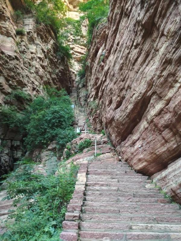 一線天一線天饅頭峰上面2張圖是饅頭峰,很壯美,名字也很形象,和武夷山