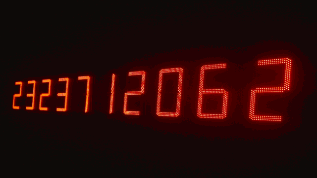 这个巨大的秒表计时器,记录着至今我活了多少秒.