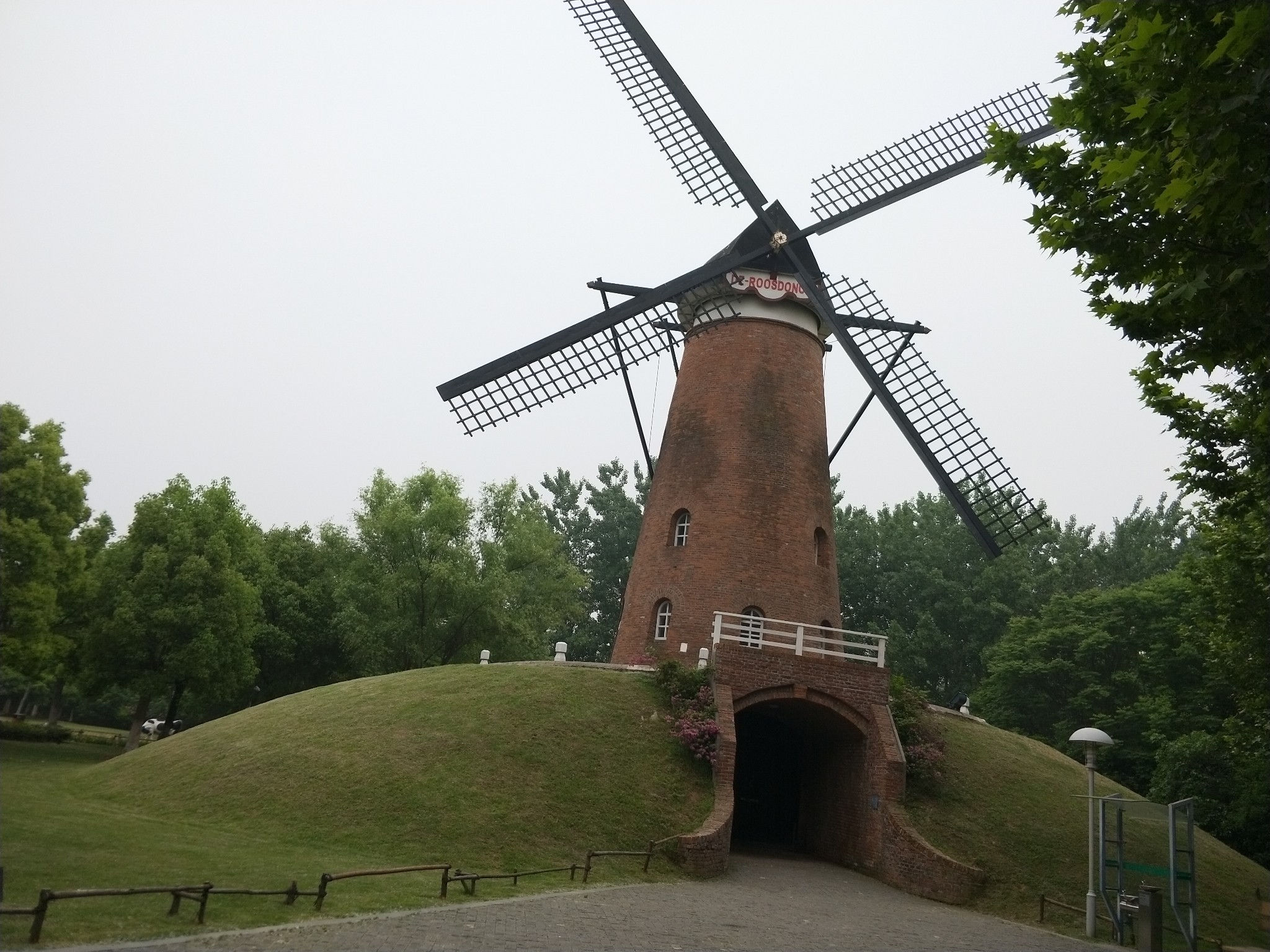 荷蘭園綠博園的景色都是於行走中的不期而遇,綠博園的花香也許只有在