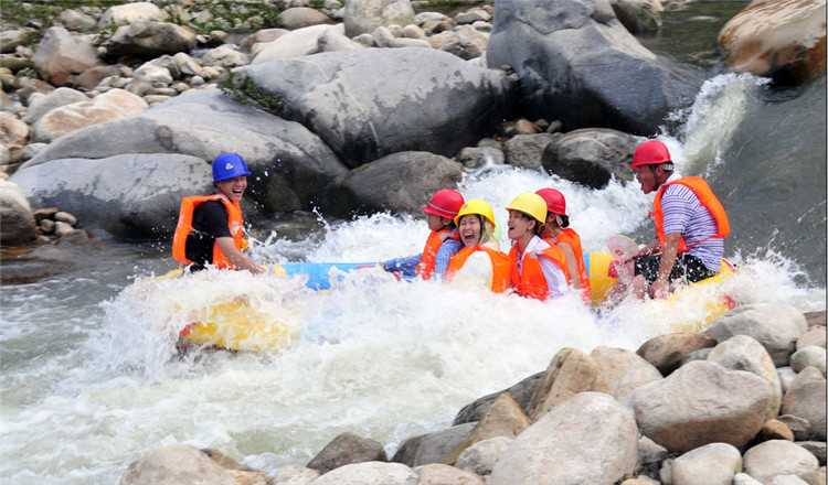 尧山天河漂流一日游可漂流3小时落差大体验好有暗河的漂流