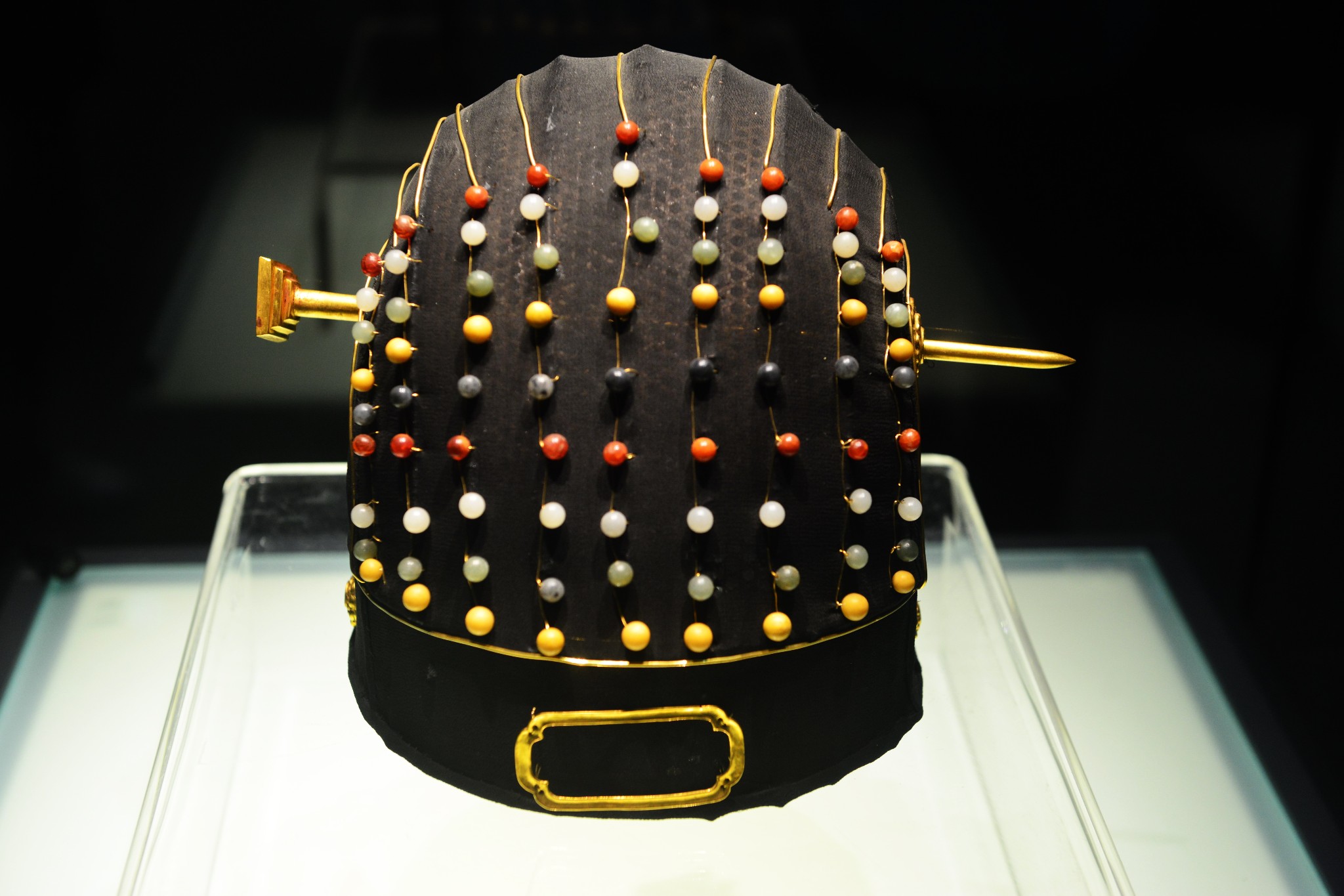 也是中国古代最重要的冠式,始于周代,也称"旒冠",俗称"平天冠"