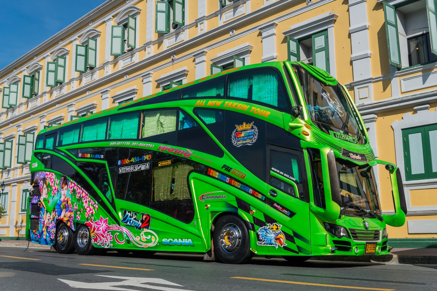 曼谷漂亮的旅游大巴