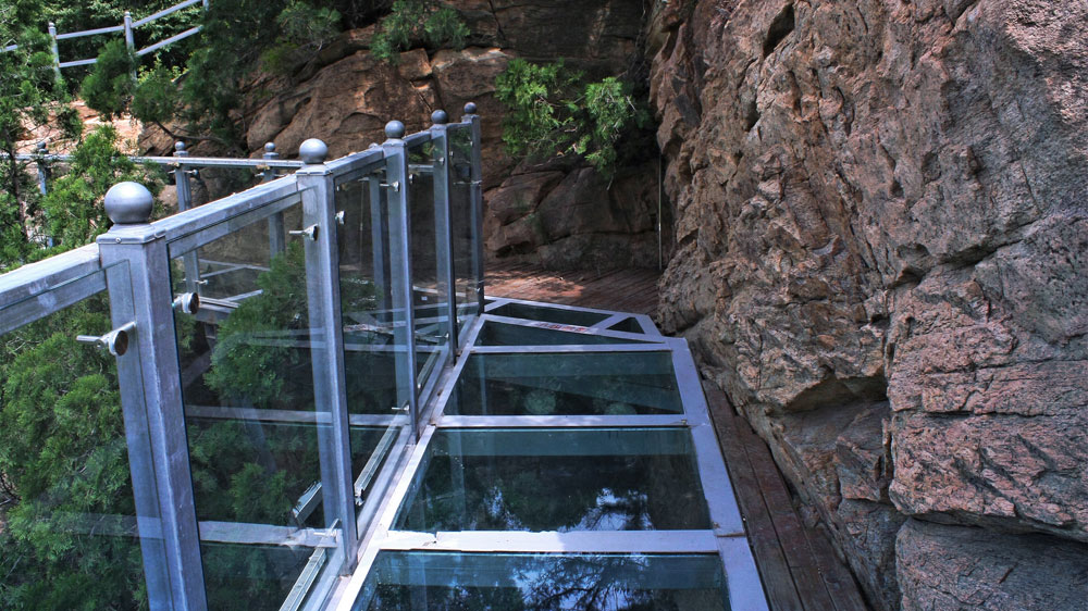 清凉谷举世无双的水晶长城惊险空行玻璃天桥