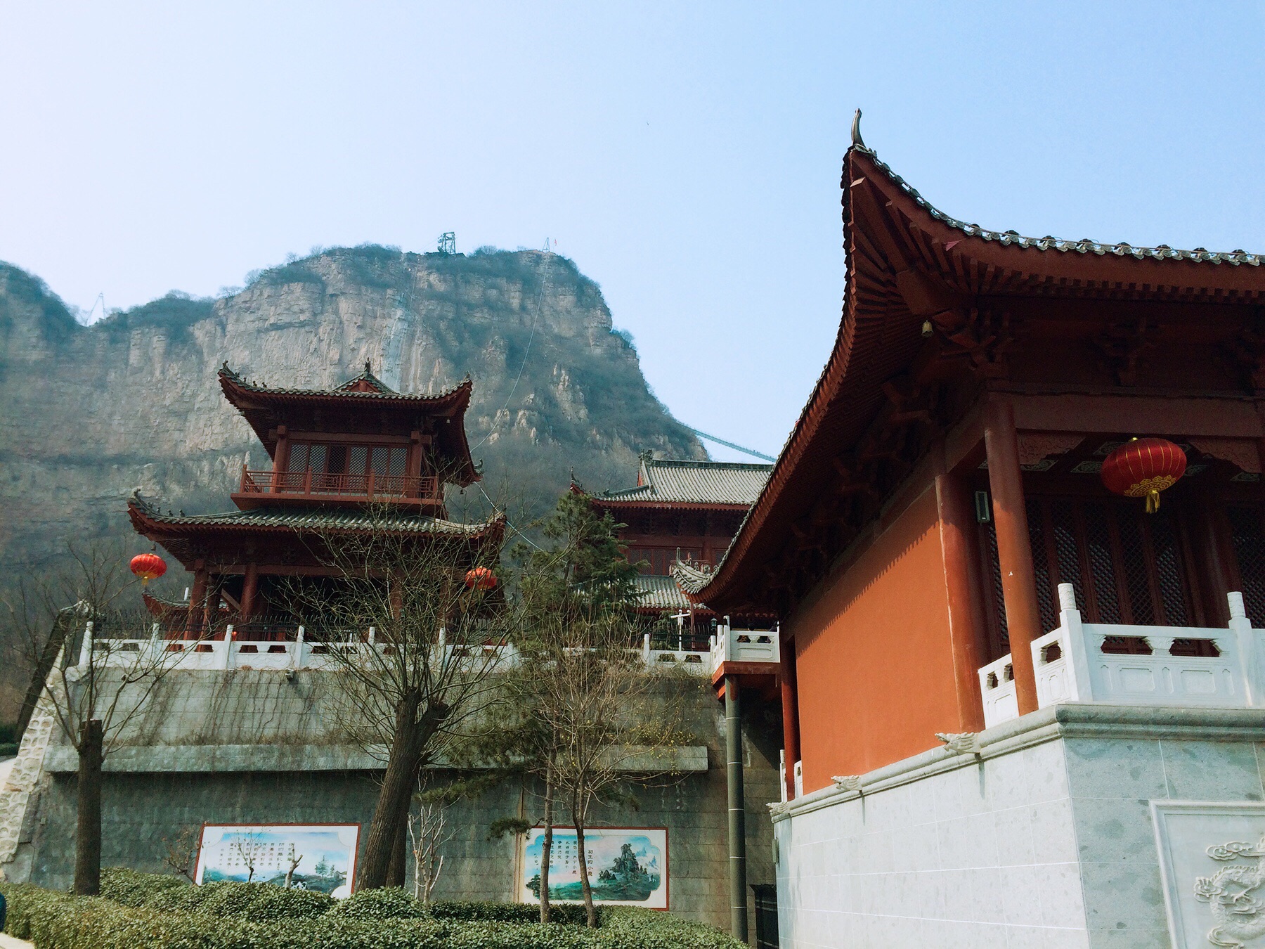 河北登上世界最长悬跨式玻璃吊桥