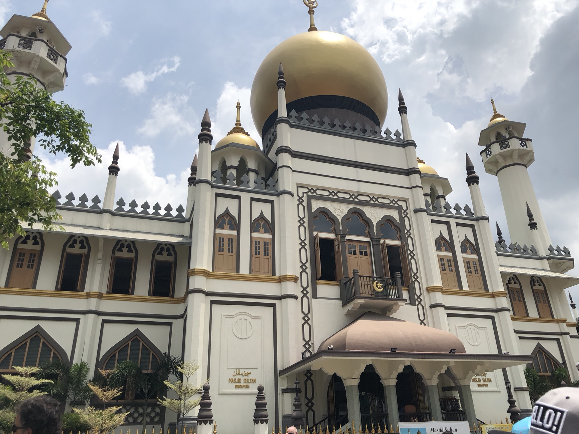 苏丹回教堂(masjid sultan)位于新加坡甘榜格南区的马斯喀特街与桥北