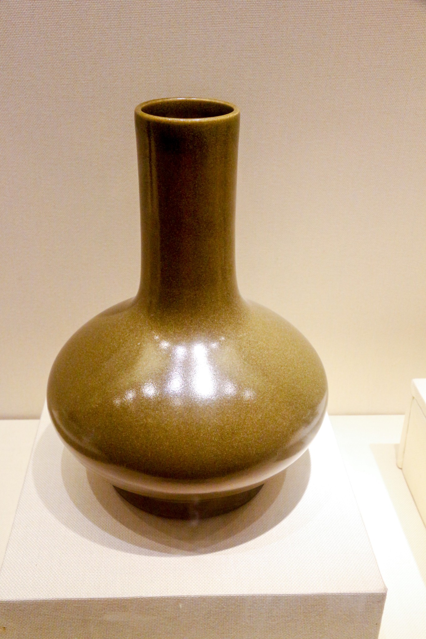 画作《设色竹荫西狑图轴》《竹荫西狑图》在1988年被谢稚柳定为国家一