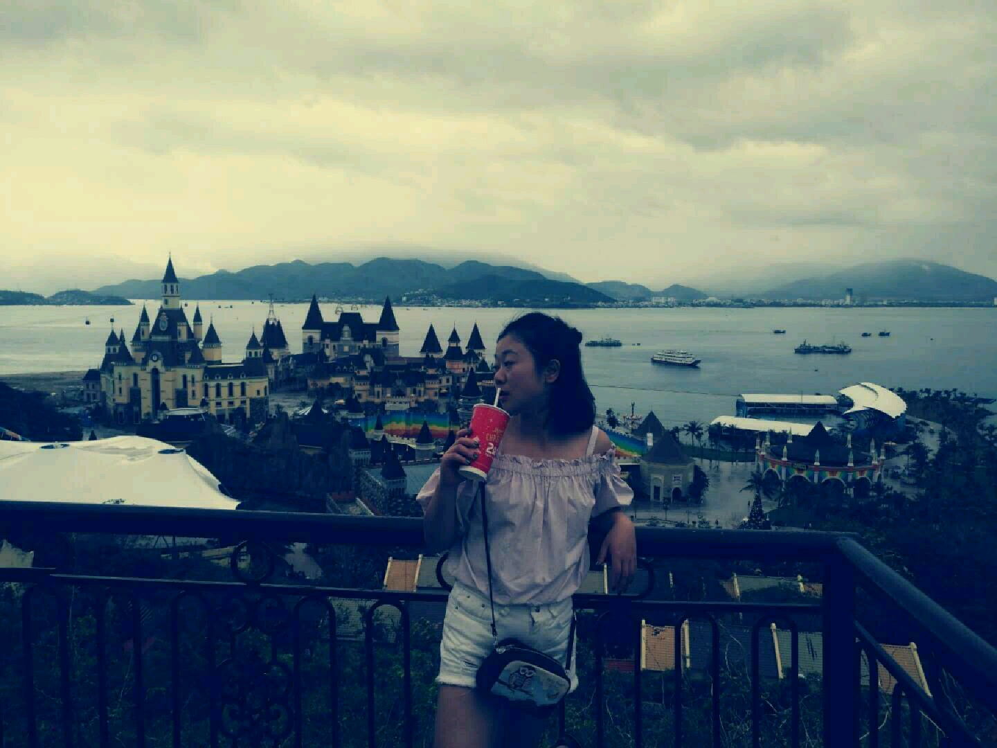 Cuon Cuon Rolls & BBQ Restaurant