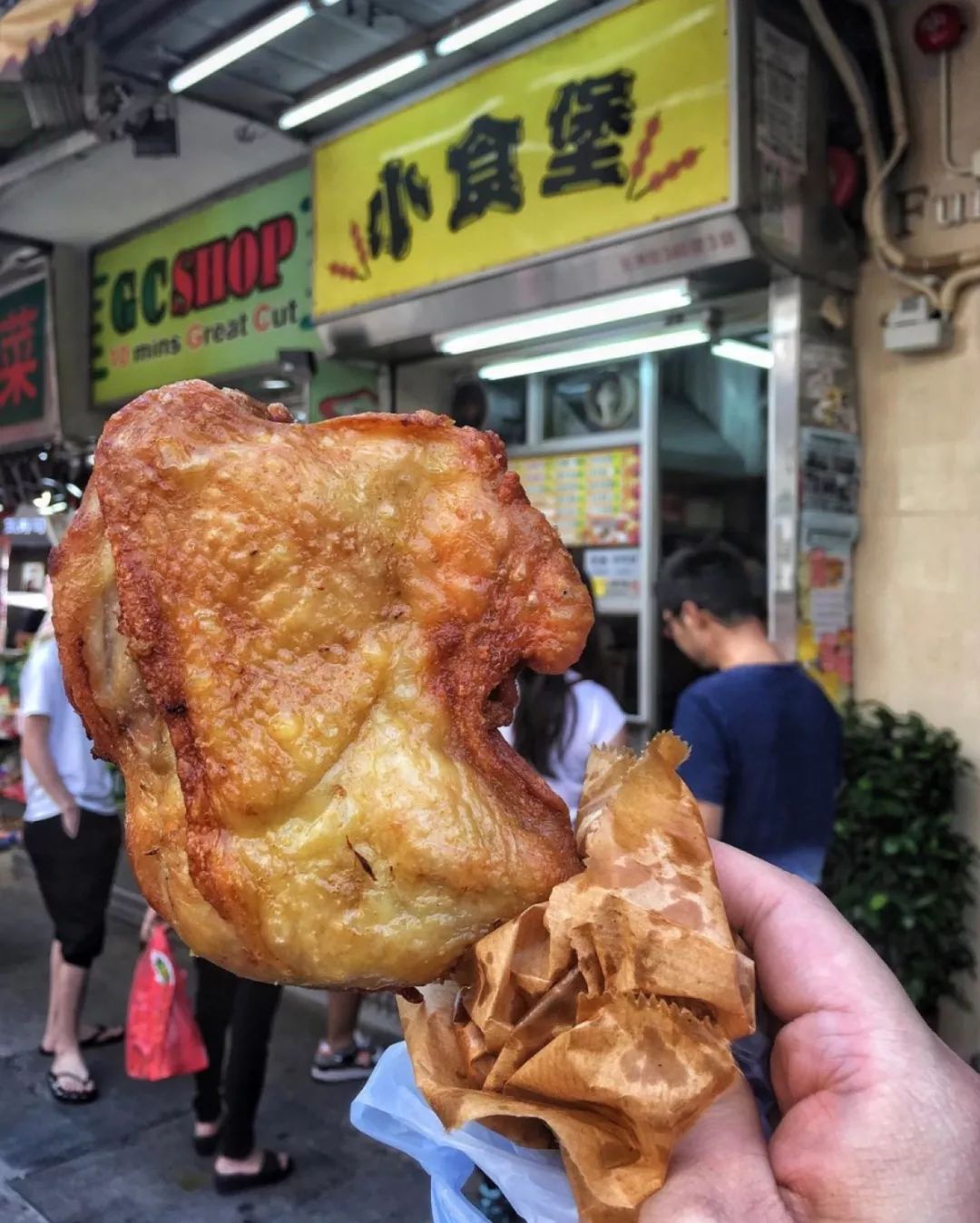 香港 自由行攻略                     深水埗元州邨外的迷你型小食店