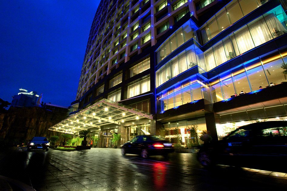 厦门鹭江宾馆 豪华海景房 尊享专车接机服务 双人鼓浪屿往返船票 双人