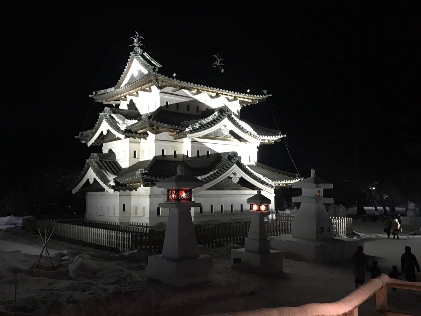 雪灯节的弘前城