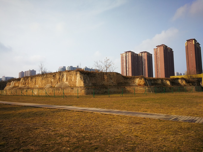 为什么叫大明宫遗址 wKgBEFqKOfSAKsqkABeOpZSmxYc31.jpeg?imageView2%2F2%2Fw%2F680%2Fq%2F90%7CimageMogr2%2Fstrip%2Fquality%2F90