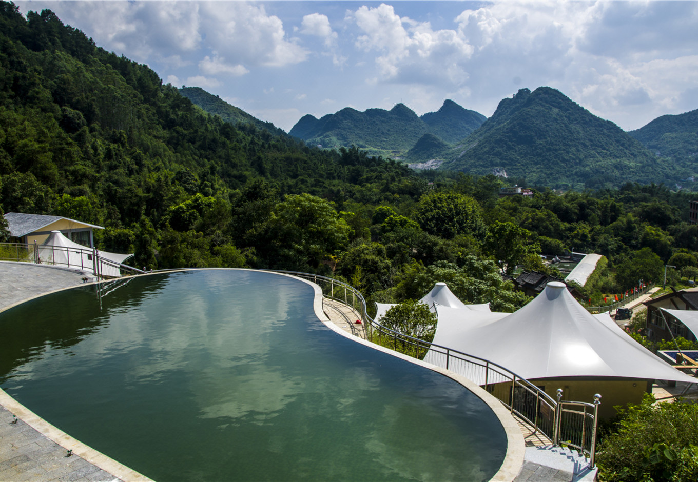 广西贺州温泉森林酒店(畅泡温泉 姑婆山脚下 青山环抱 层林叠翠 免费