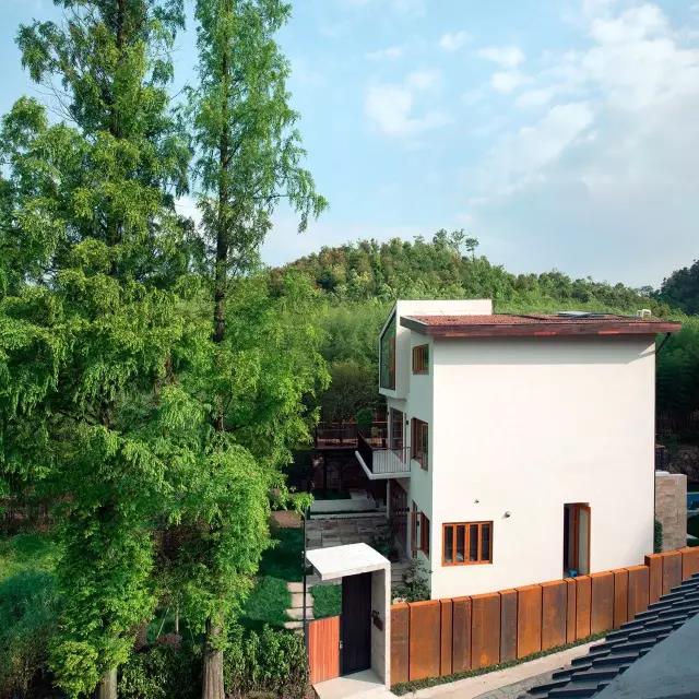 网红民宿陌野2号泳池冰啤浴缸去莫干山清凉一夏