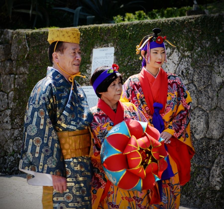 冲绳特色身着琉球传统服装体验冲绳当地文化