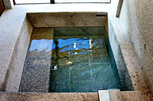 网红打卡地冬日在毕棚沟看雪山泡温泉