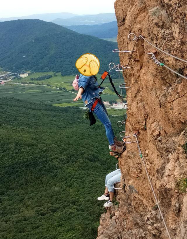 崖壁上行走----帽儿山---飞拉达