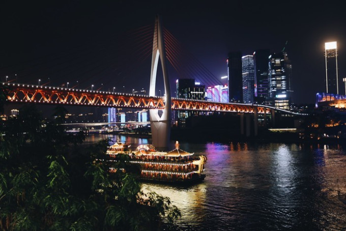 洪崖洞里面拍照最佳地点 wKgED1wYsgWAM0juAAFt63iA0CQ05.jpeg?imageView2%2F2%2Fw%2F680%2Fq%2F90%7CimageMogr2%2Fstrip%2Fquality%2F90