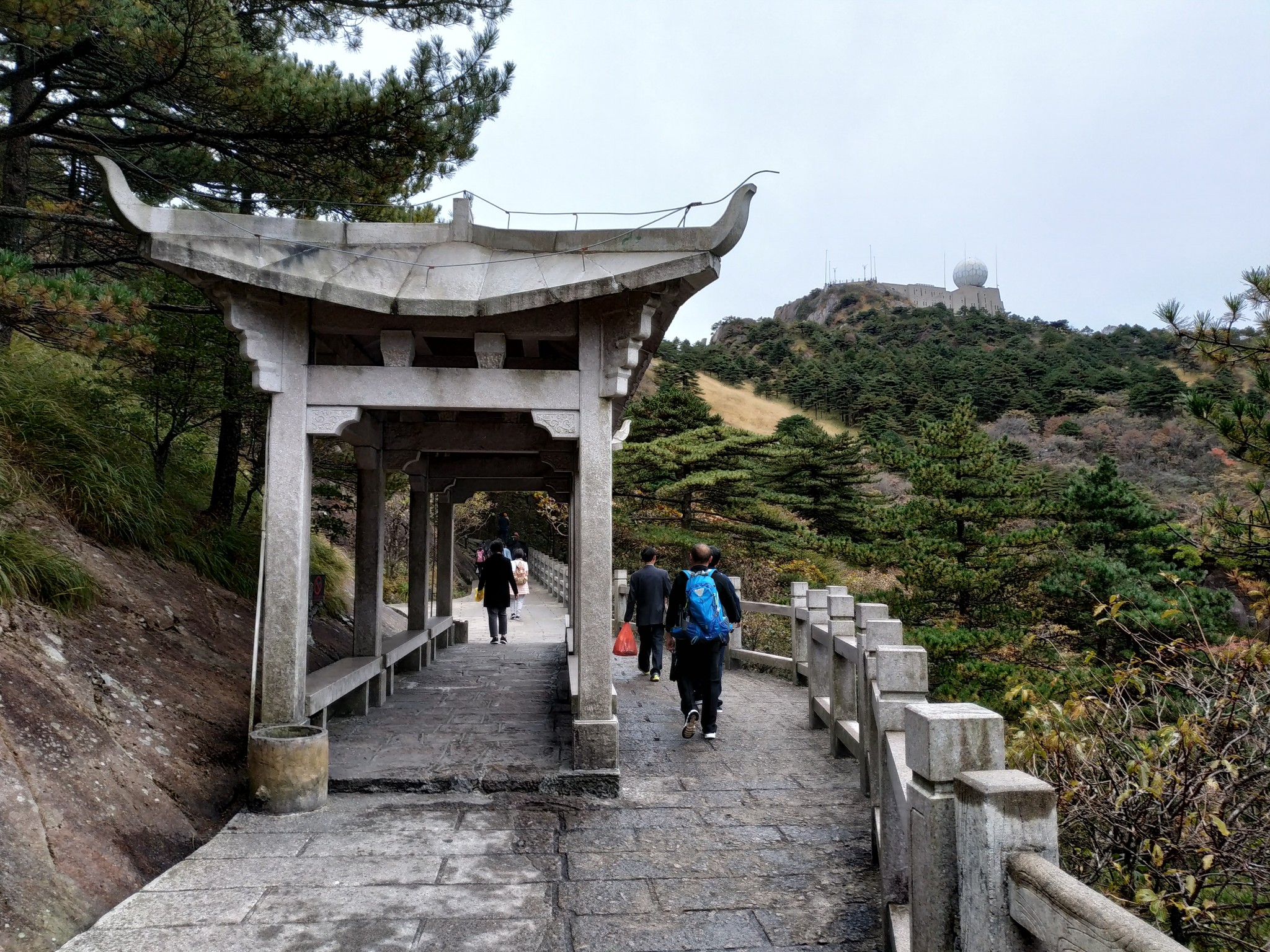 金秋十月徒步游黄山——从云谷寺上山从天都峰下山的全过程