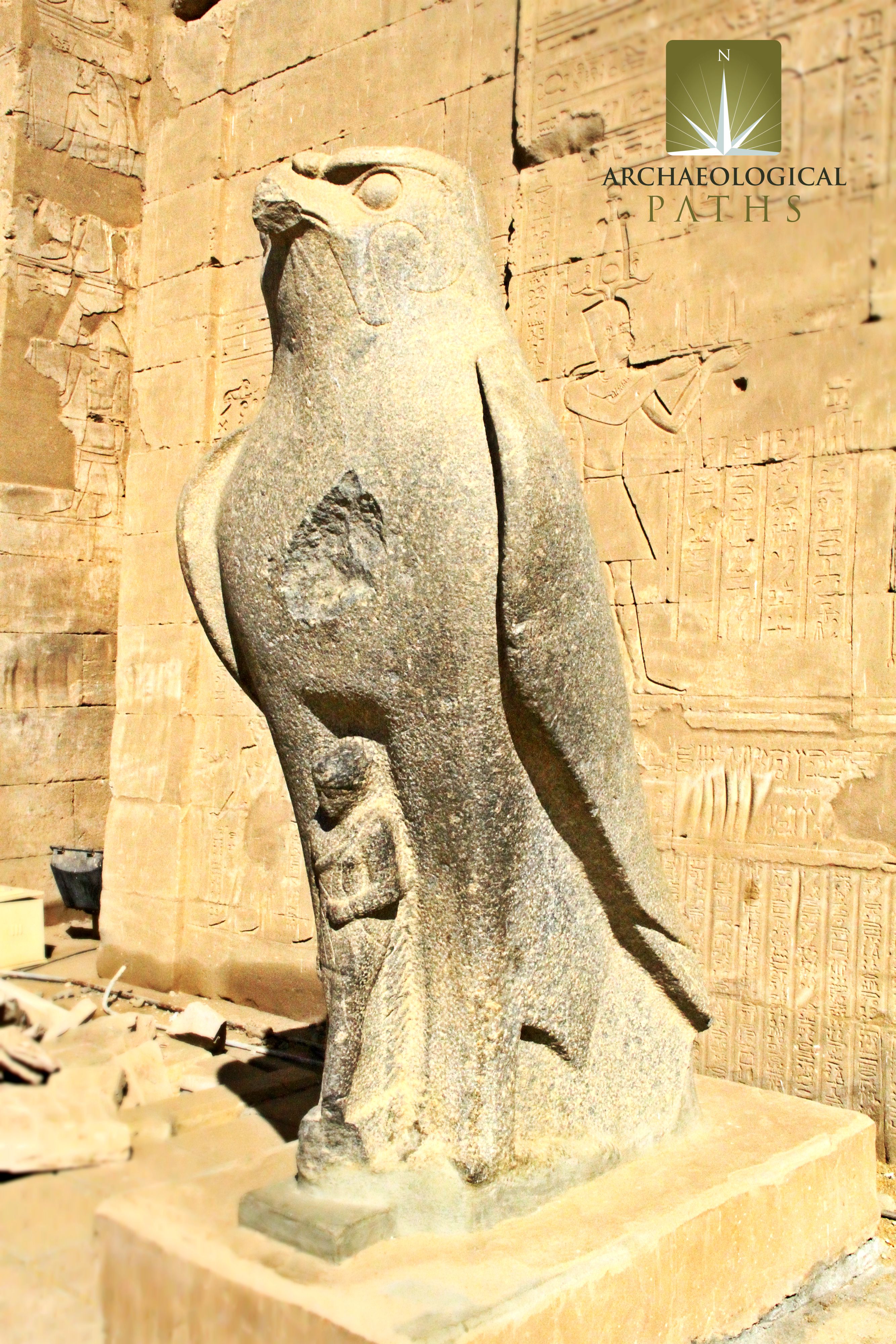 伊德福神庙是埃及保存最完好的神庙,在庙里供奉着鹰头神荷鲁斯.