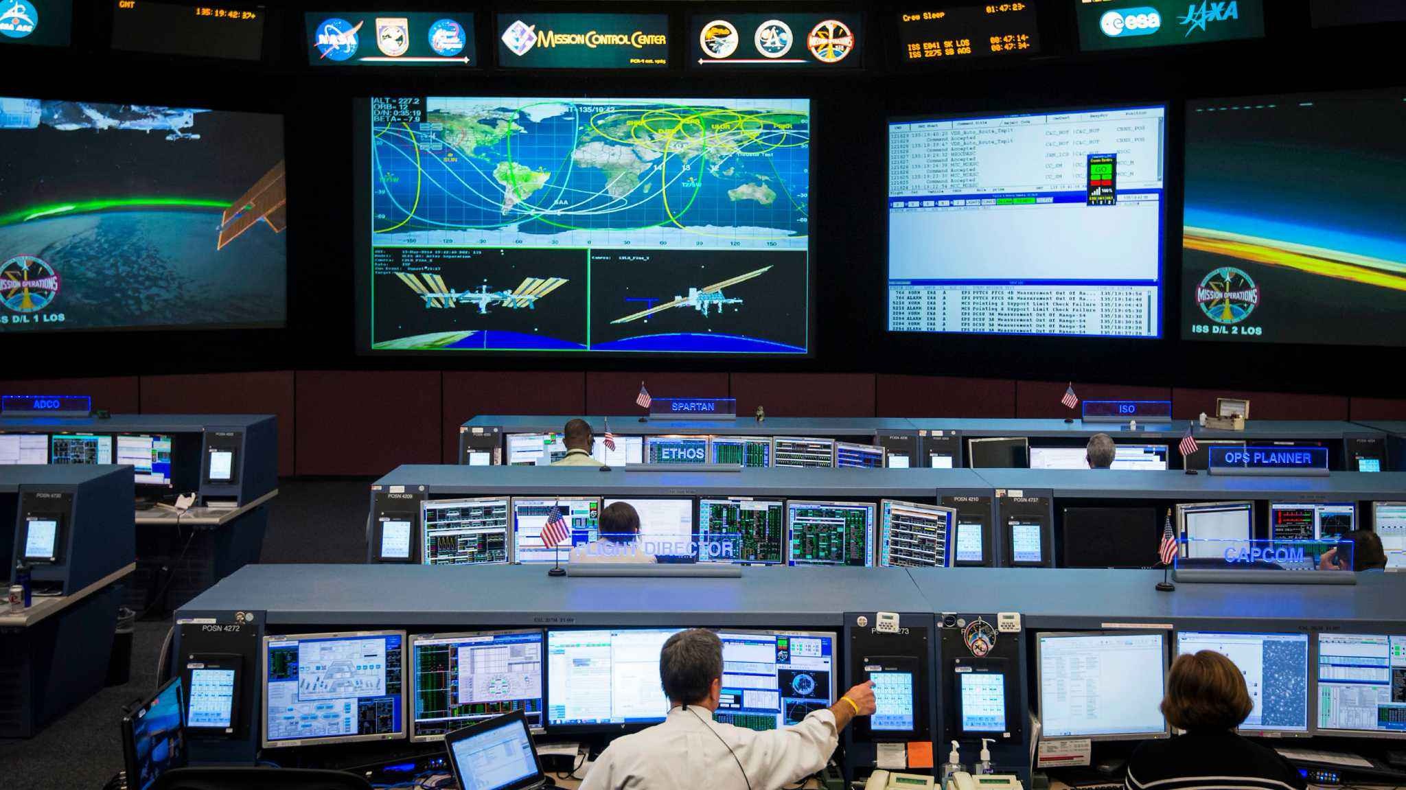 休斯敦太空中心位于市中心东南,是美国最大的航天研究,生产及控制
