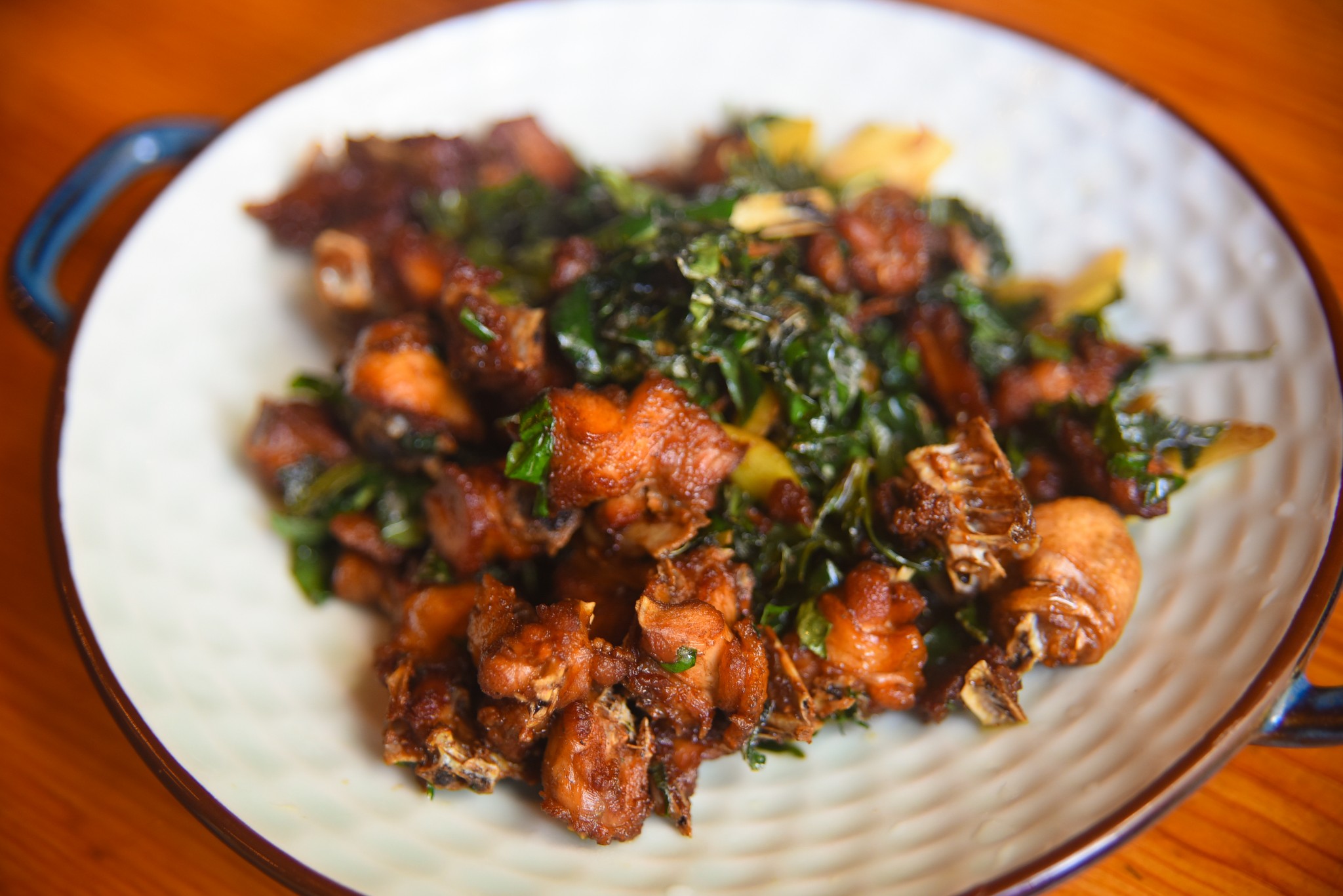 山捞叶家农鸡的鸡肉味更是配上山捞叶的