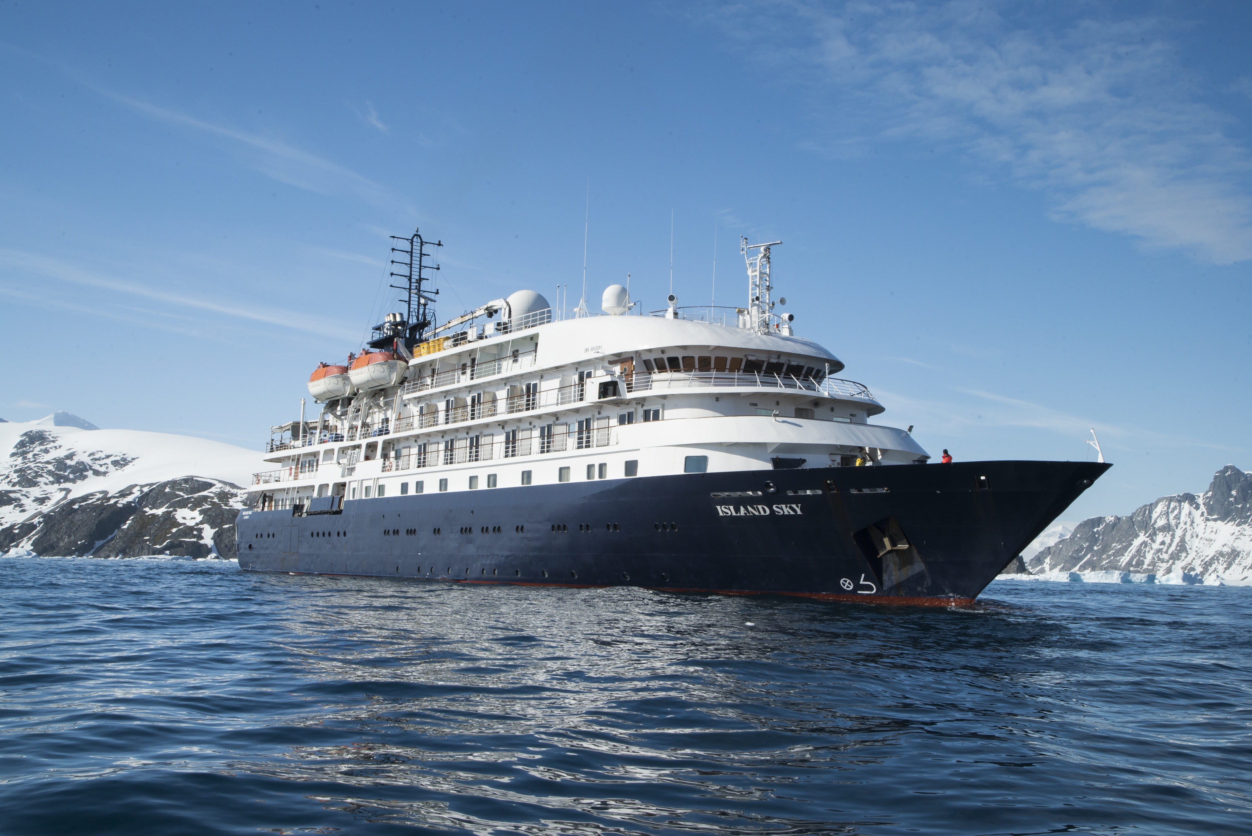 ▍小巧灵活,深入南极腹地,尽享南极无限风光  ▍轻奢探险邮轮,臻享