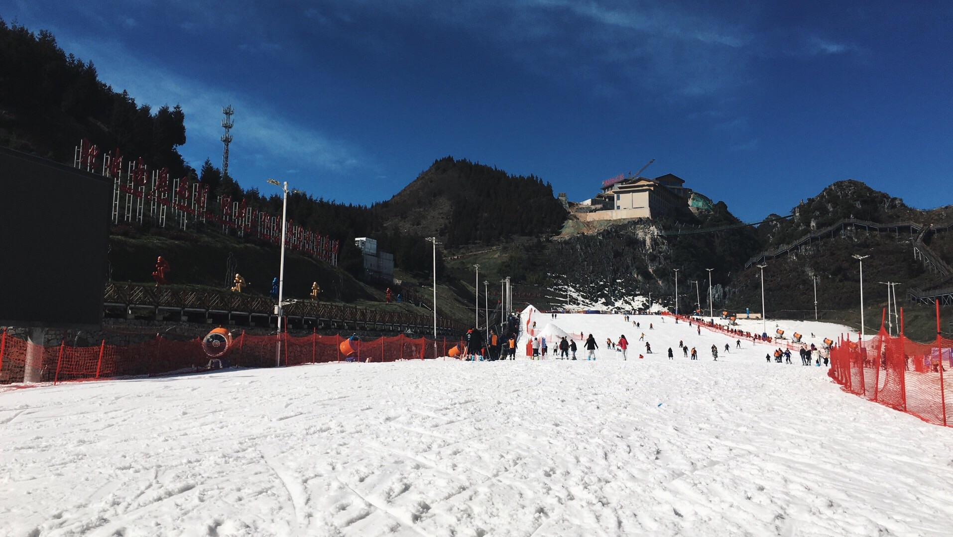 宁夏六盘山国际滑雪场图片