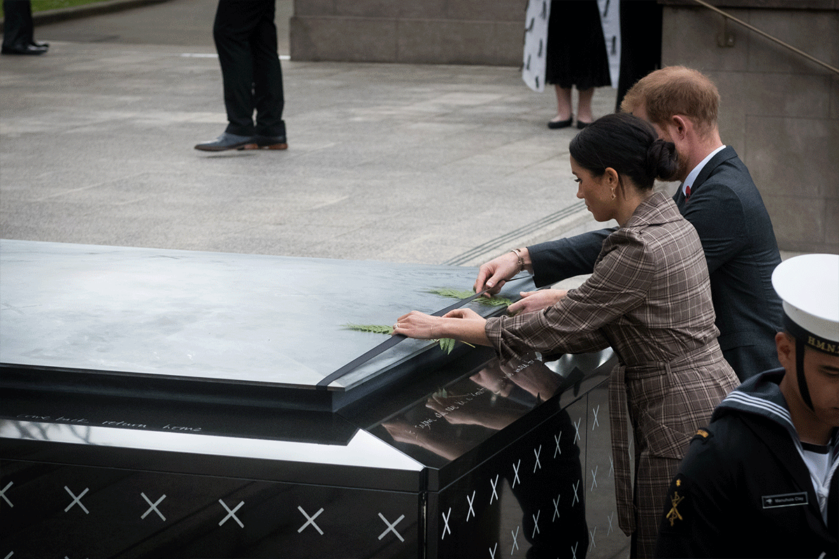 war memorial park),对在一战中丧生的战士们表示了悼念,并送上了花圈