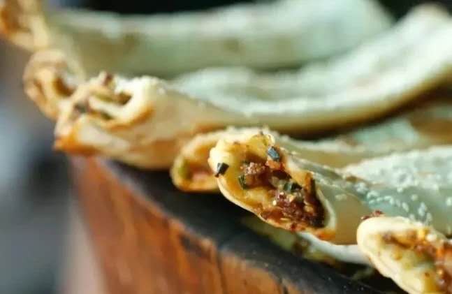 烤饼,豆腐花,搁袋饼……衢州一天的活力,由他们唤醒