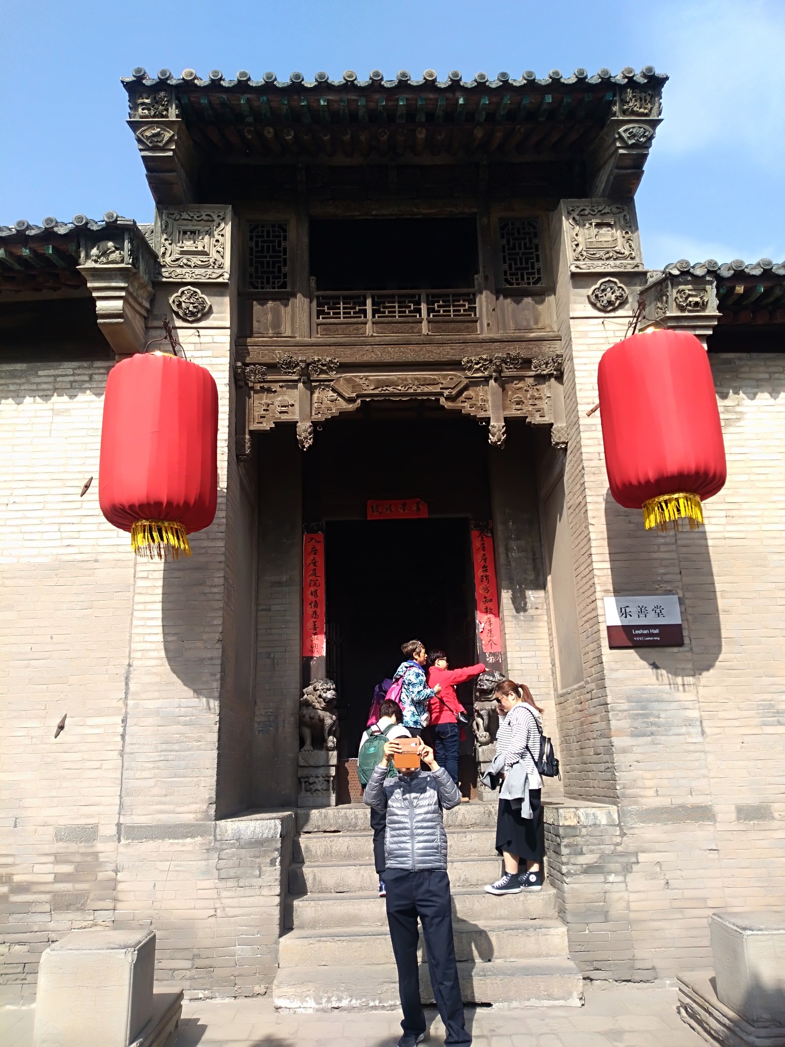 龙尾龙头雕梁画栋的房脊红门堡未开放区域王家大院城墙下,山西真正的