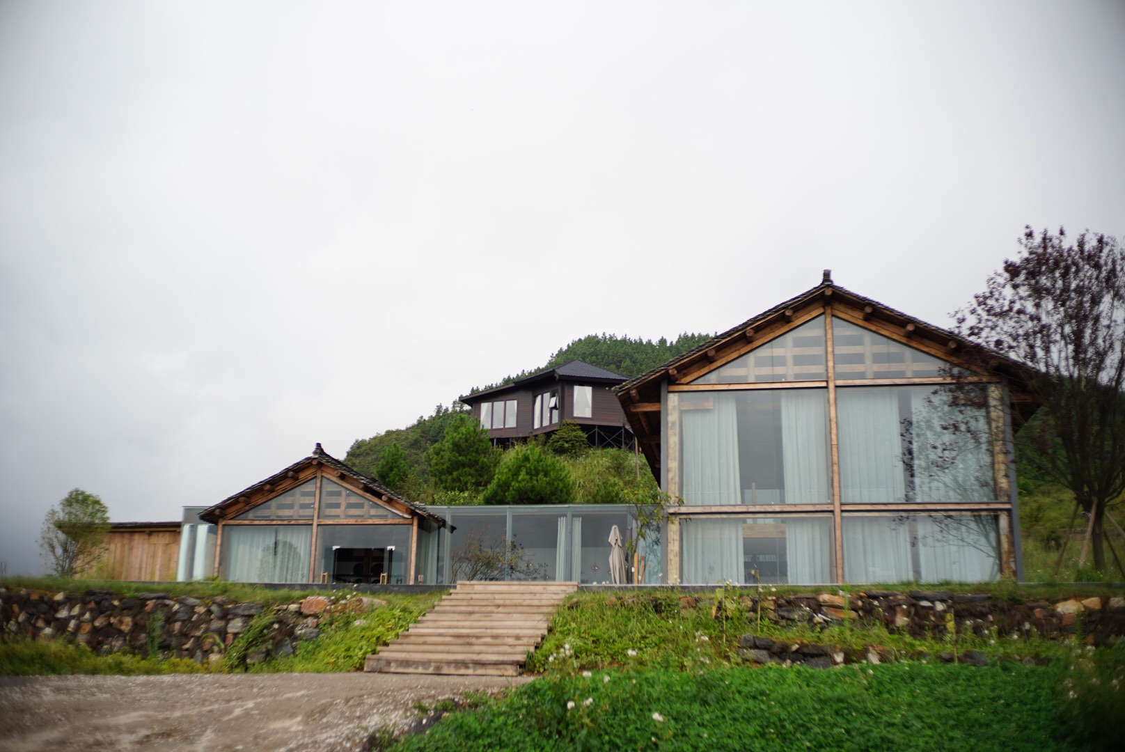 悬崖上的酒店与云海贵州朴语山居