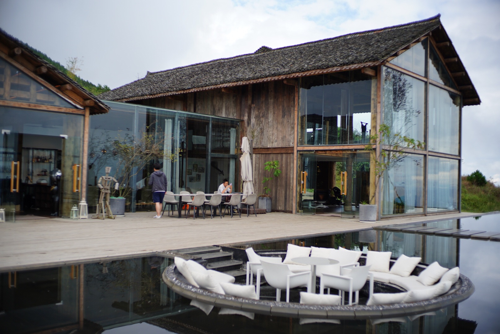 悬崖上的酒店与云海贵州朴语山居