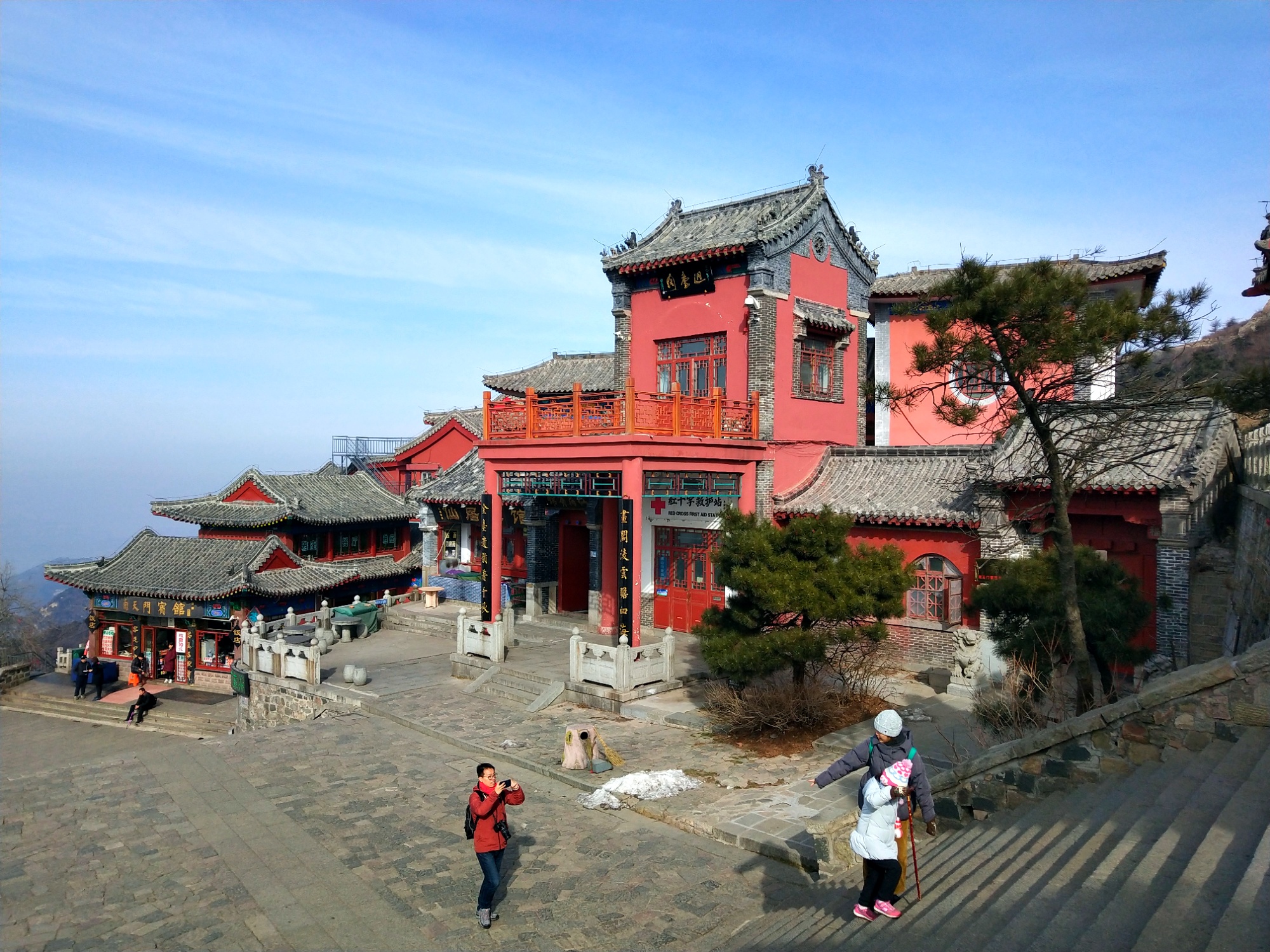 朝阳洞 十八盘 龙门 升仙坊 南天门 天街 白云亭 西神门 碧霞寺 东