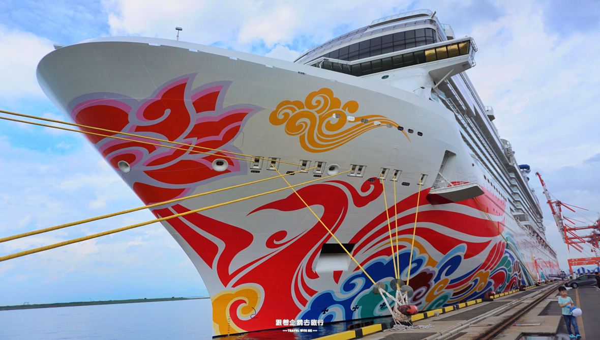 停靠在北九州码头的喜悦号总吨数:167,725最大载客数:4,930双人载客数