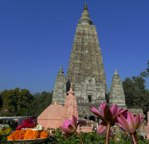 印度 菩提伽耶 包车一日游 ( 龙洞 牧羊女庙 尼连禅河 正觉塔)