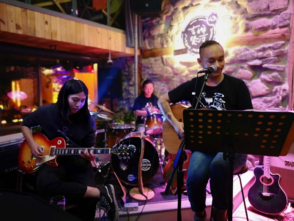 大理美食-吉姆酒吧(现场民谣店)