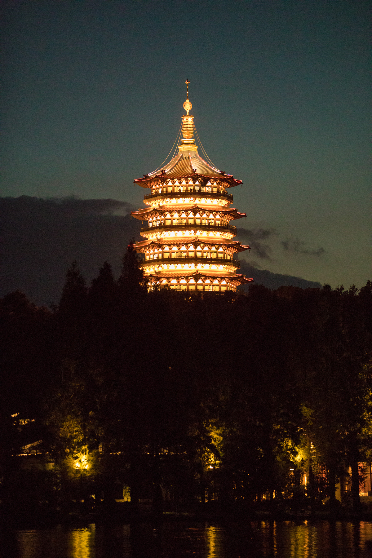 雷峰塔夜景